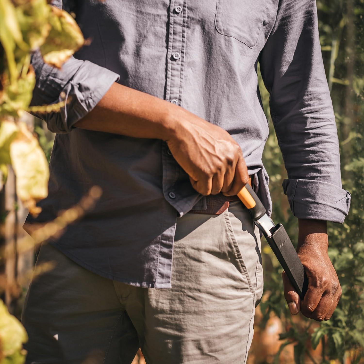 imageFiskars Harvesting Knife with Serrated Edge Gardening Hand Tool with Flat Tip Blade and Sheath Perfect for Thick Stalks and Stems6