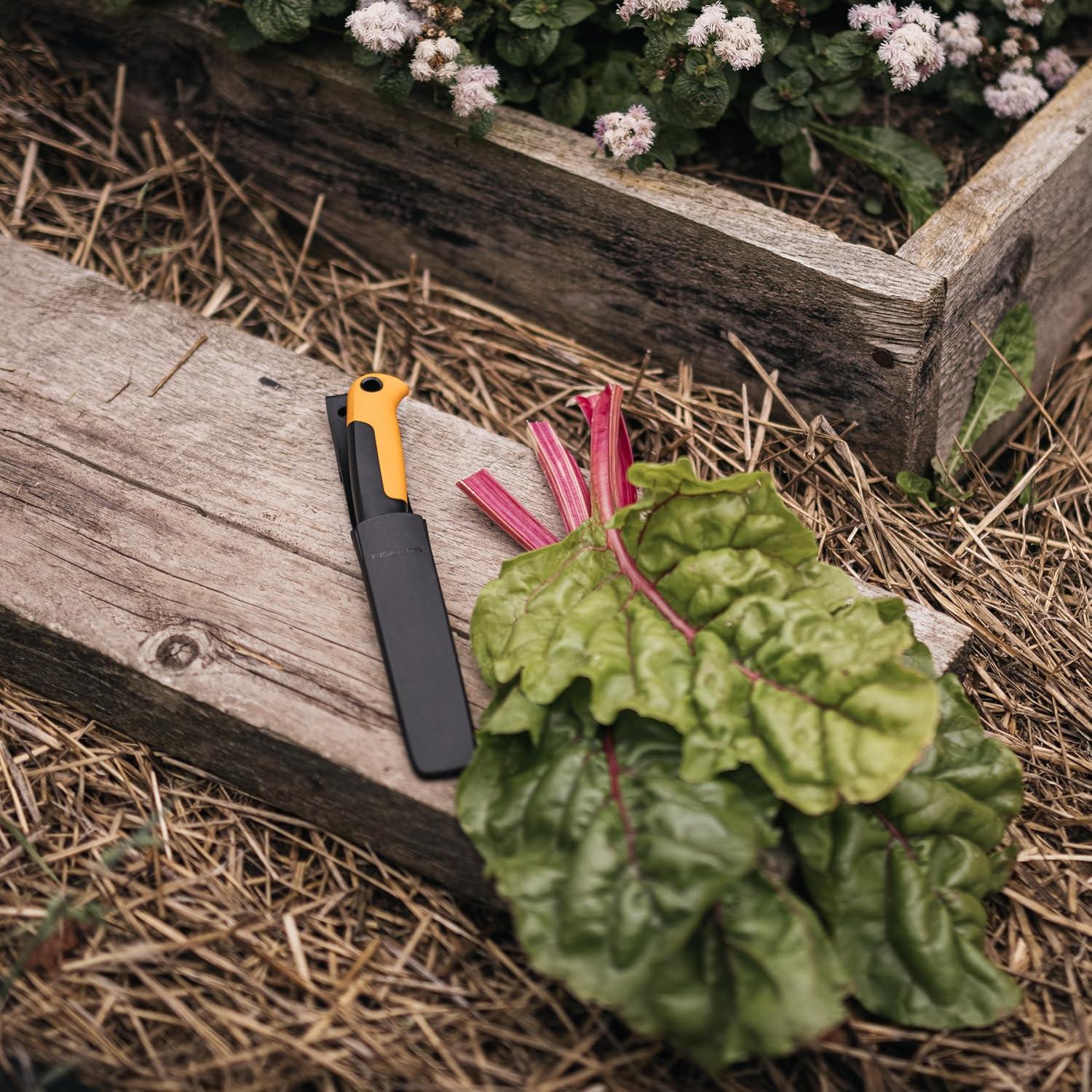 imageFiskars Harvesting Knife with Serrated Edge Gardening Hand Tool with Flat Tip Blade and Sheath Perfect for Thick Stalks and Stems6