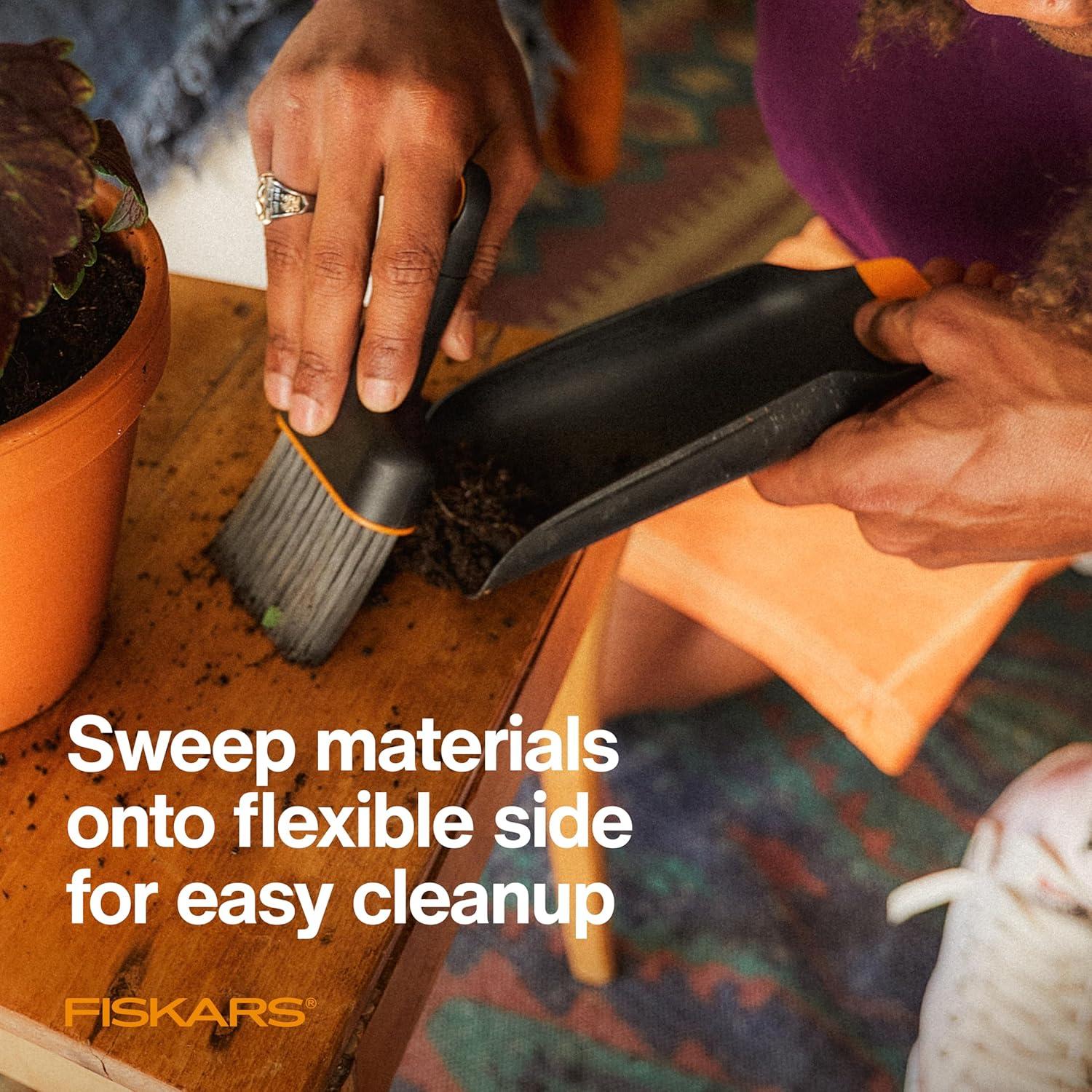 imageFiskars Planting Soil Scoop and Brush Set Garden Tool for Indoor Gardening Mess Control for Transplanting and Repotting Made with Recycled Plastic