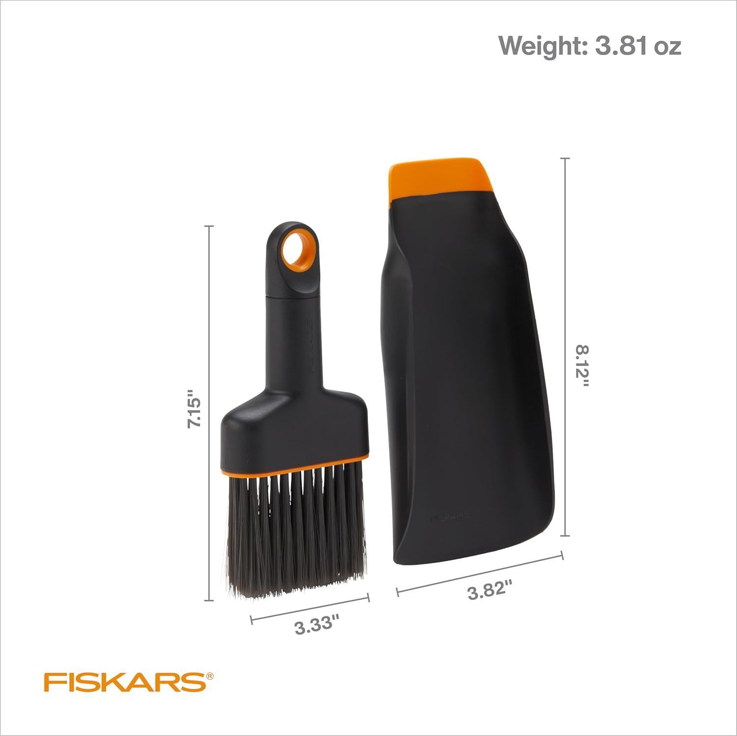 imageFiskars Planting Soil Scoop and Brush Set Garden Tool for Indoor Gardening Mess Control for Transplanting and Repotting Made with Recycled Plastic