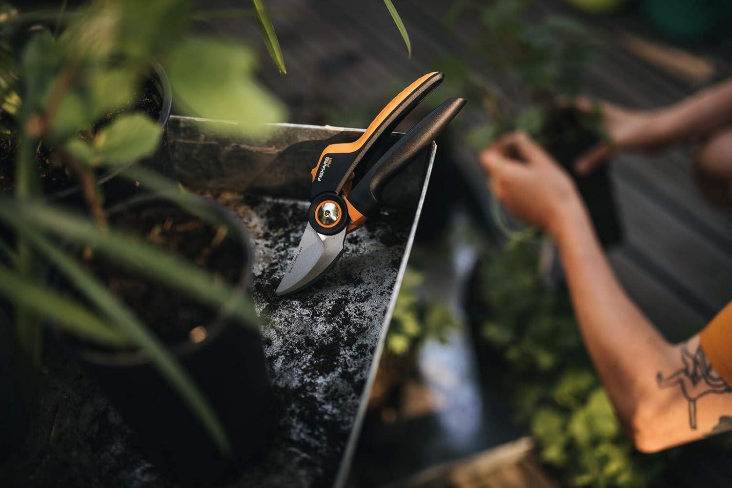 imageFiskars Bypass Garden Pruners L XSeries PowerGear P961 with Rolling Handle for Fresh Branches and Twigs NonStick Coated Stainless Steel Blades Length 222 cm BlackOrange 1057175Xseries P961